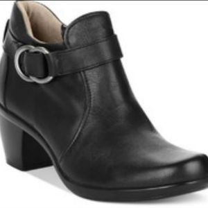 Naturalizer size 11 leather